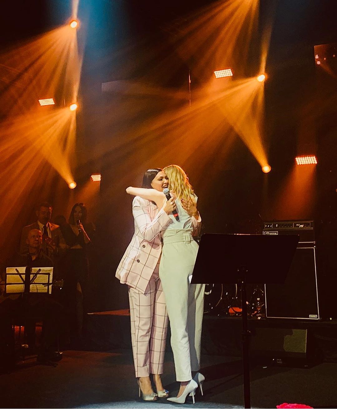 MISLITE KAKO SU ODIJELA SAMO ZA MUŠKARCE: NININ DEKOLTE ĆE VAS RAZUVJERIT!