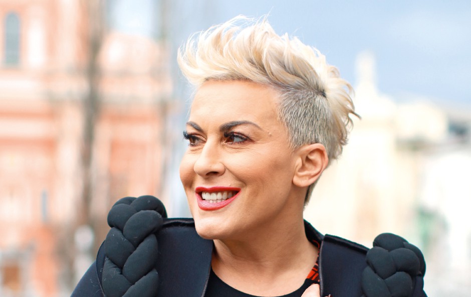 BIVŠA PJEVAČICA COLONIJE DOŽIVJELA PROMETNU NESREĆU!