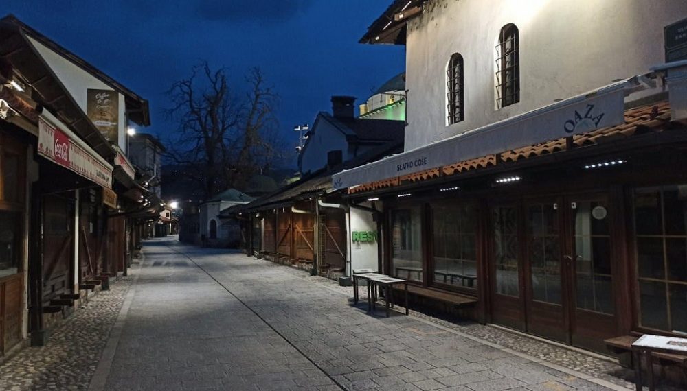 NASTUPIO LOCKDOWN: SARAJEVO PUSTO, I DALJE VELIK BROJ ZARAŽENIH