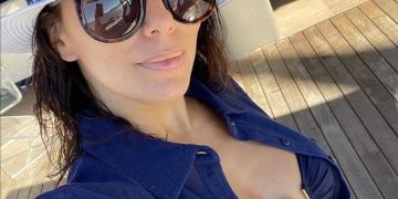 Eva Longoria pozirala u bikiniju i pohvalila se svojim tijelom