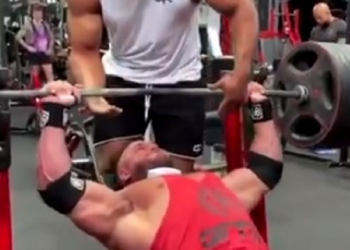 Ryan Crowley pokušao podići 220 kilograma pa doživio stravičnu ozljedu