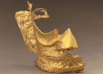 Arheolozi u Kini otkrili zlatnu masku staru 3.000 godina!