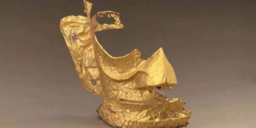 Arheolozi u Kini otkrili zlatnu masku staru 3.000 godina!