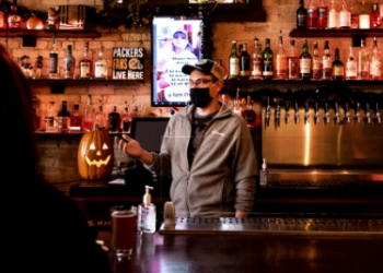 Izraelci znaju kako privući ljude: Cijepi se i kuća časti rundu pića!