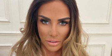 Zaručili se Katie Price i Carl Woods: Britanskoj starleti ovo je 7. put da izgovara “Da”