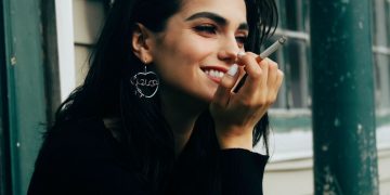 Pušenje i zubi: Ako mislite da je riječ samo o lošem zadahu i boji, prevarili ste se..