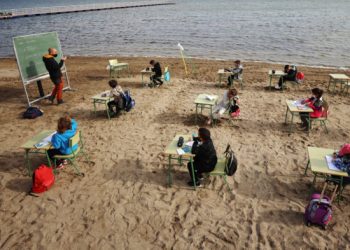 U Španjolskoj snovi se ostvaruju: Učenici klupe zamijenili nastavom na plaži