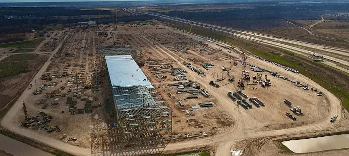 ELON MUSK: Traži se 10.000 radnika, a diploma nije neophodna