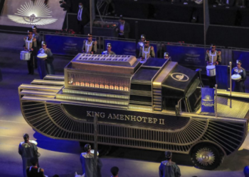 Na veličanstven način egipatske mumije u velikoj paradi prebačene na novo počivalište!