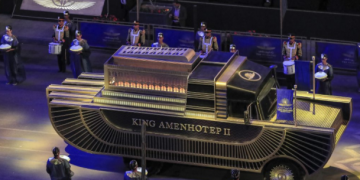 Na veličanstven način egipatske mumije u velikoj paradi prebačene na novo počivalište!