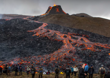 Erupcija vulkana na Islandu privukla veliki broj turista!