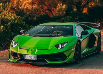 ZA BOGATE NEMA KRIZE: Enormno porasla prodaja luksuznih automobila!
