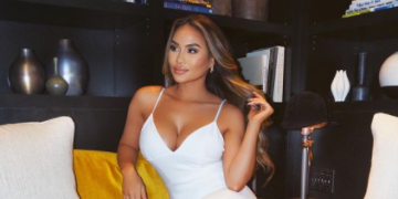 DAPHNE JOY svojim vrelim oblinama zavela još jednog repera!