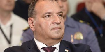 Peđa traži ostavku vlade/ Berošovu poziciju nitko ne bi uzeo/ Plenković čuva leđa Berošu