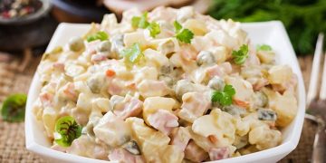 Evo kako je nastala francuska salata: Nije iz Francuske, recept je ukraden, a svi je drugačije zovu!