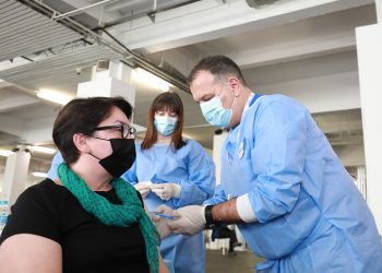 NA POLA PUTA: U Hrvatskoj cijepljeno 25% stanovništva, i Beroš cijepio građane na Velesajmu