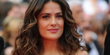 Salma Hayek o borbi s koronom: “Ležala sam u krevetu 7 tjedana i jedva preživjela”