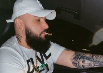 Ni nakon gole fotke Buba Corelli ne smiruje: Objavio fotku na kojoj konzumira marihuanu