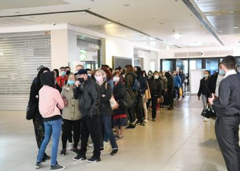 Sramota u Beogradu: Građani pohrlili u šoping, tko se cijepi – dobija poklon bon! Među prvima Jelena Karleuša!