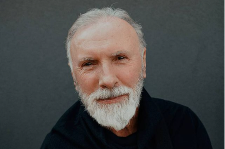 Dino Merlin danas predstavlja novu pjesmu: “Priča o ljubavi koja nikad ne prestaje”