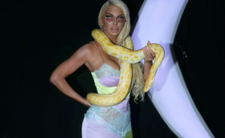 Sve za dobru fotografiju: Jelena Karleuša pozirala u naručju pitona!