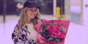 Albina se vratila u domovinu! U Zagrebu je dočekali obitelj i fanovi!