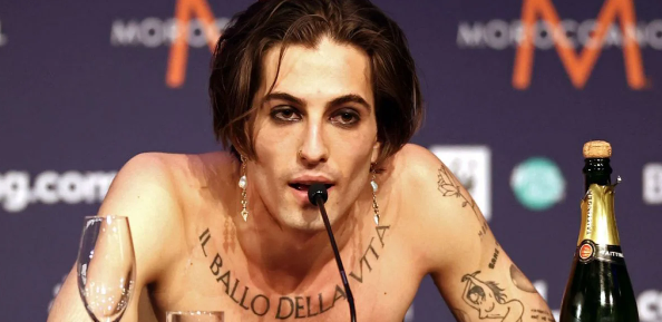 Frontmen pobjedničke grupe Eurosonga optužen da je konzumirao drogu u prijenosu uživo!