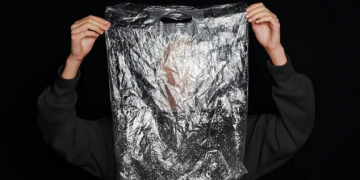 Tom Ford nudi nagradu od 1,2 milijuna dolara za izum biorazgradive plastike!