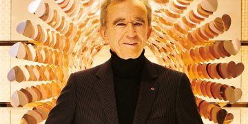 Novi najbogatiji na svijetu je odjevni magnat 75 brendova i gay aktivist