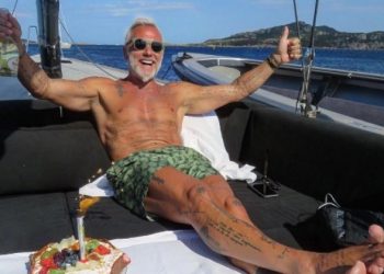 BEZ MAJICE, ALI SA OSMIJEHOM: Talijanski miljenik žena stigao u Beograd na cjepivo!