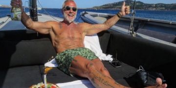 BEZ MAJICE, ALI SA OSMIJEHOM: Talijanski miljenik žena stigao u Beograd na cjepivo!