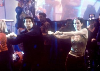 Nakon 20 godina Courteney Cox ponovo izvela čuvenu numeru iz “Prijatelja”