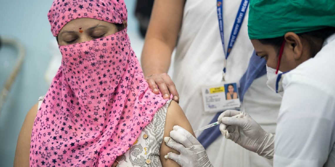 U Indiji krenulo masovno cijepljene usprkos nestašici cjepiva