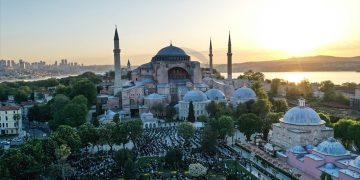 Muslimani diljem svijeta obilježavaju Bajram, pogledajte i prvu molitvu u Aja Sofiji nakon 87 godina!