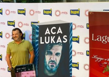 Aca Lukas održao promociju knjige, saznajte i koji mu je omiljeni dio iste!