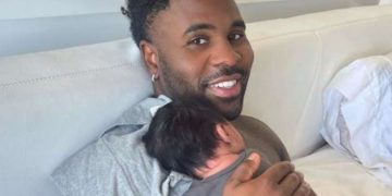 Jason Derulo objavio snimak kako uspavljuje sina: “Ako ne plešemo, on plače”