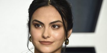 Camila Mendes u crnoj komediji inspiriranom starim filmom