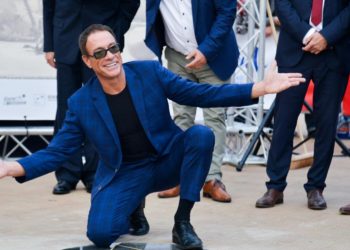 Trailer za akcijsku komediju s Van Dammom