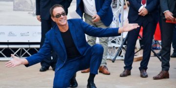 Trailer za akcijsku komediju s Van Dammom