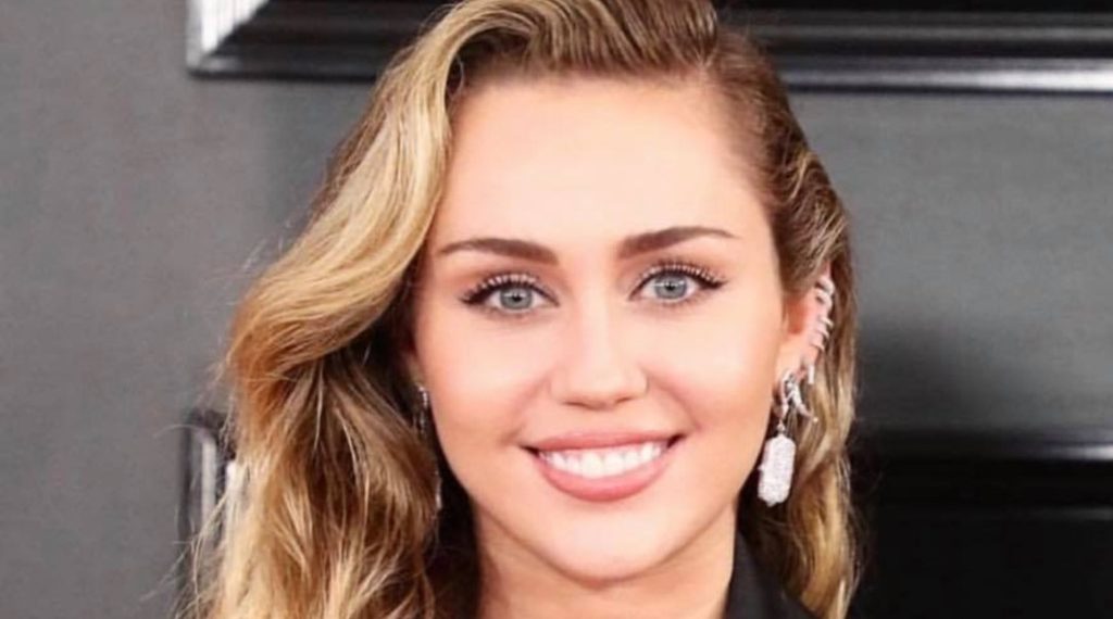 Miley Cyrus i Elton John na tribute albumu Metallice