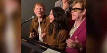 Courteney Cox i ostale zvijezde izveli pjesmu za Lisu Kudrow