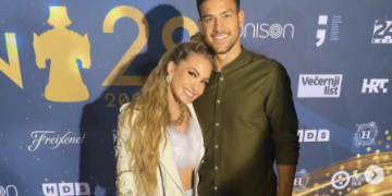 Albina po prvi put pozirala s dečkom u javnosti!