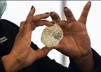 U Bocvani pronađen dijamant od 1.098 karata – treći najveći na svijetu!