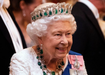 Britanska kraljevska obitelj sretna zbog rođenja kćerkice Harryja i Meghan!