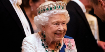 Britanska kraljevska obitelj sretna zbog rođenja kćerkice Harryja i Meghan!