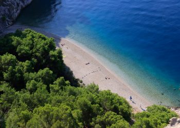 Skrivena plaža na Makarskoj rivijeri pružit će vam ugođaj kao da ste u raju!