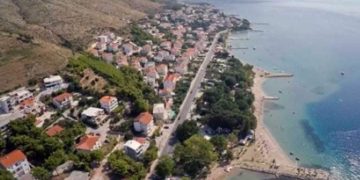 Dugi Rat- još jedan ljepotan Jadrana koji trebate posjetiti