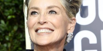 Sharon Stone i u 64. godini izgleda kao prava bomba u kupaćem!