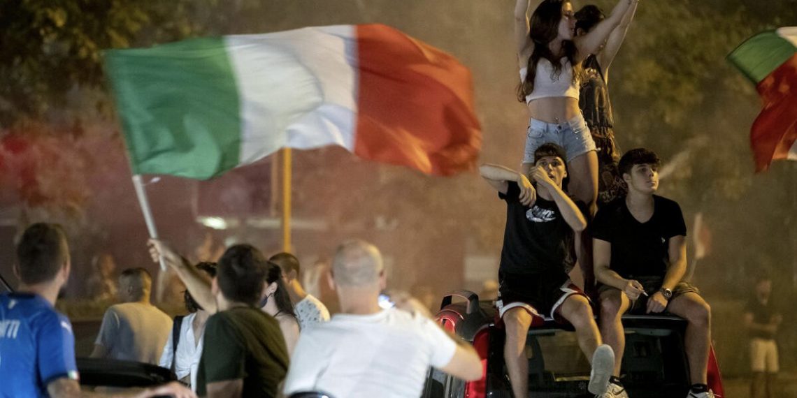 “It’s Coming to Rome”! Euforična proslava europske titule na ulicama Italije!