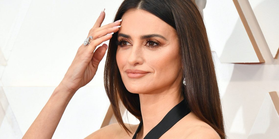 Penelope Cruz i u 47-moj privlači pažnju, slikama sa plaže pokazala zavidnu figuru